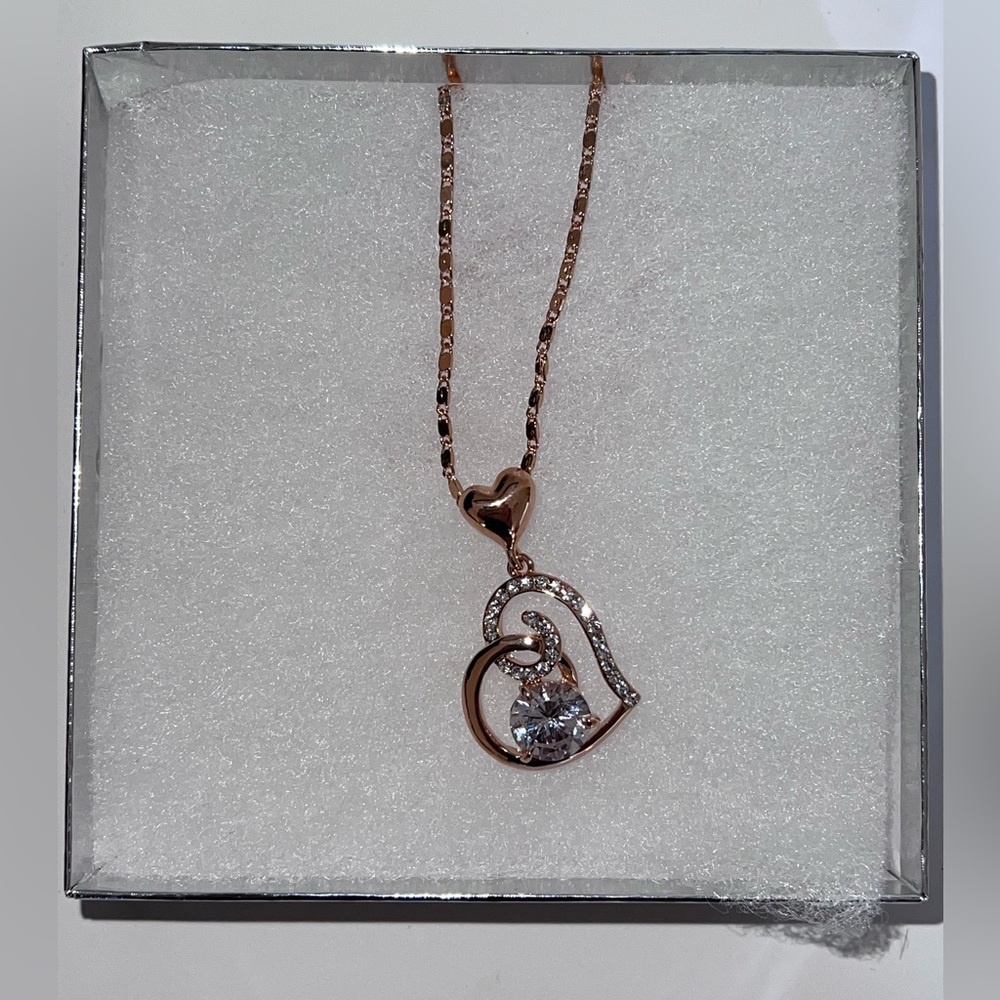 New women’s 15” adjustable 18k rose gold plated necklace with heart pendant